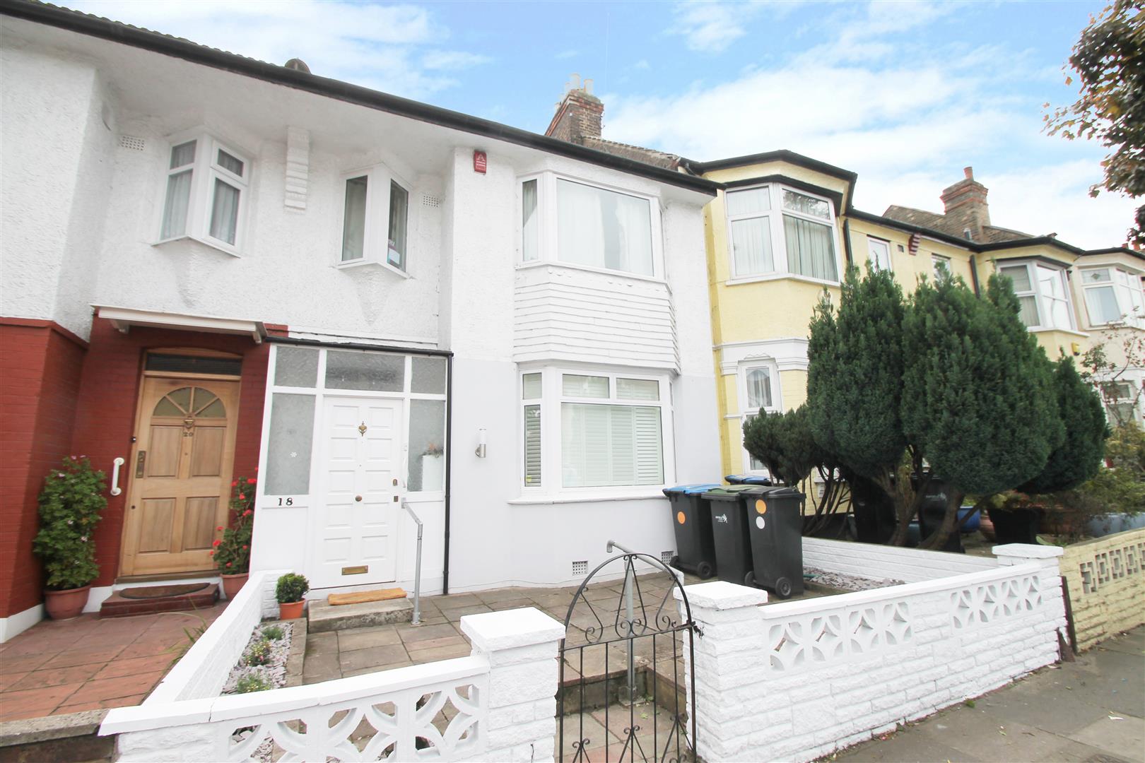 Hedge Lane, Palmers Green, London N13, 3 bed, Type unknown, N13 5SH, £