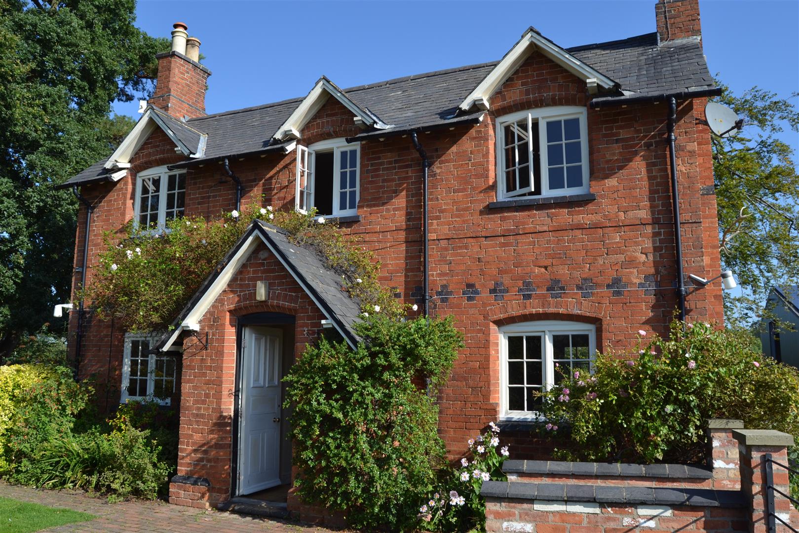 Top Lodge Cottage, Laughton Road, Gumley - Naylors Estate Agents