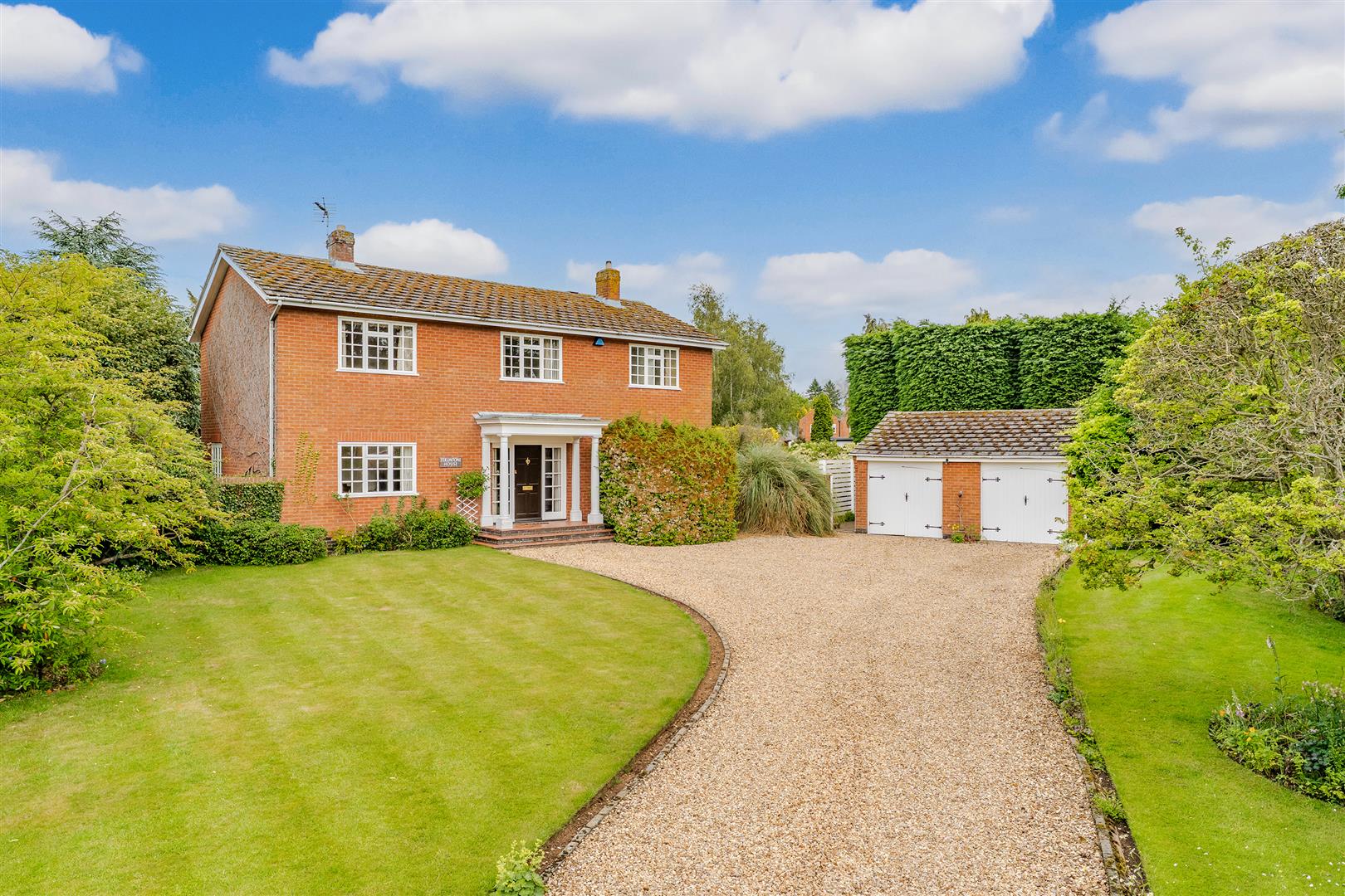 Main Street, Tur Langton