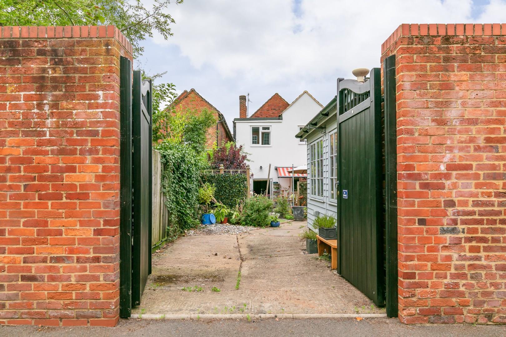 22_Sandfield_Terrace-19.jpg