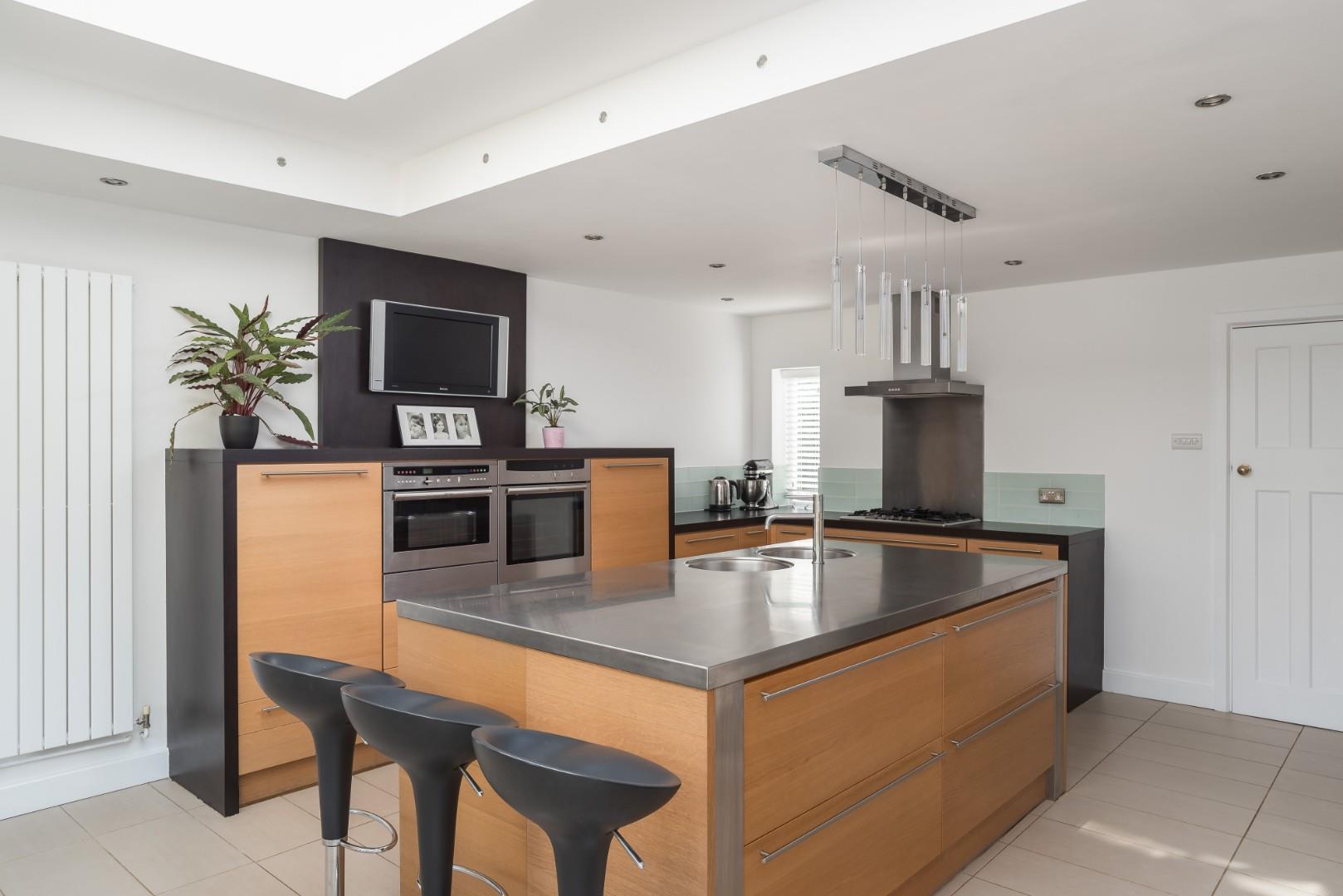 009 4 Ennismore Ave, Guildford 20190522 MH18170 Ed