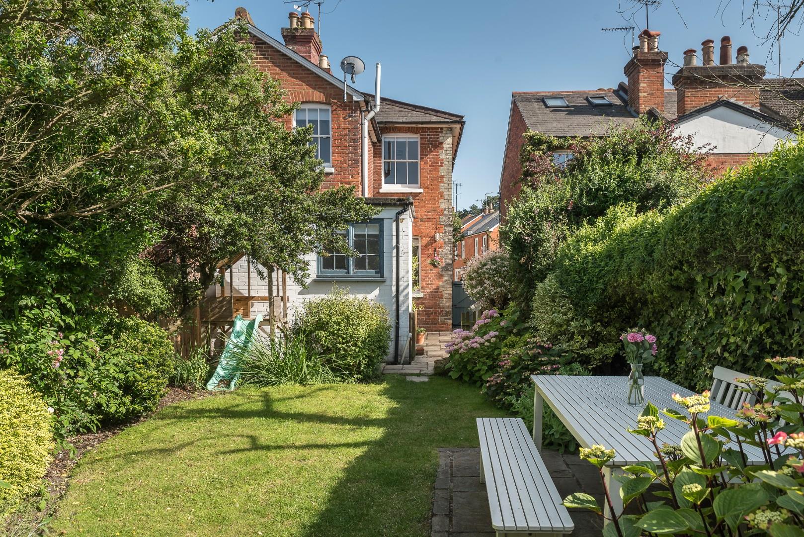 021 27 Cooper Rd, Guildford Hazeldine 20190627 MH1