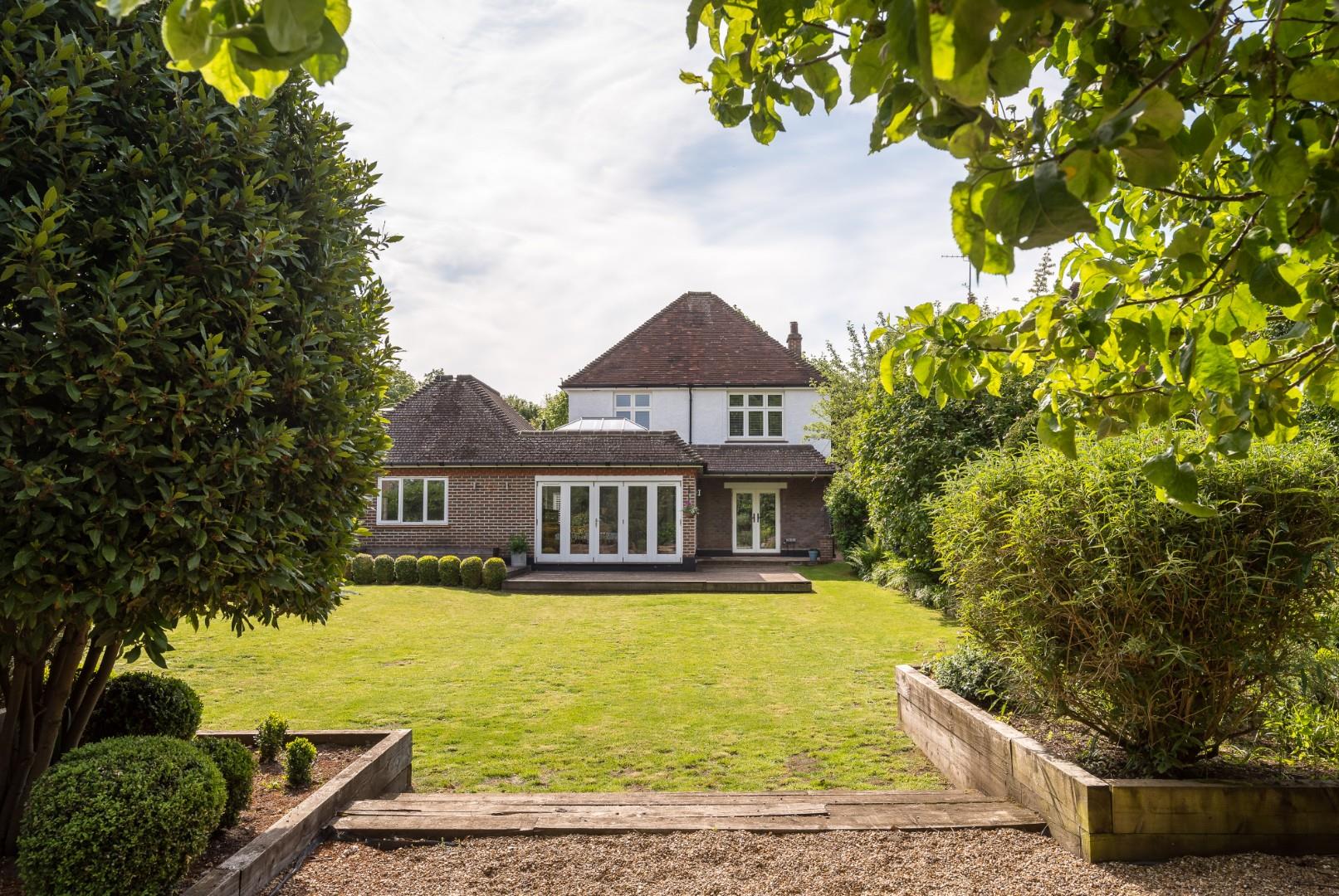 020 4 Ennismore Ave, Guildford 20190522 MH18055 Fi