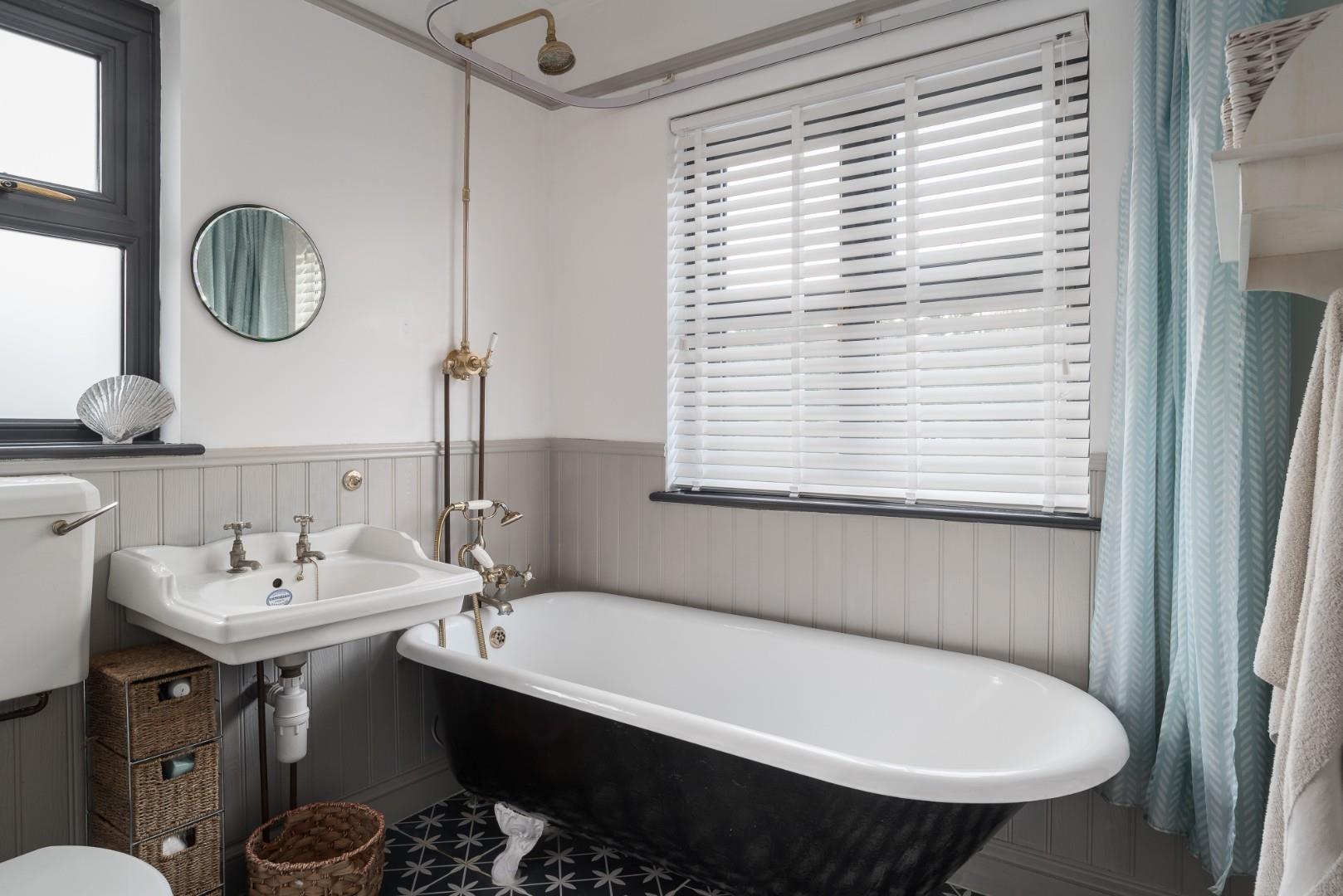020_Deepdene, Worplesdon_Hazeldine_20200106_MH1940