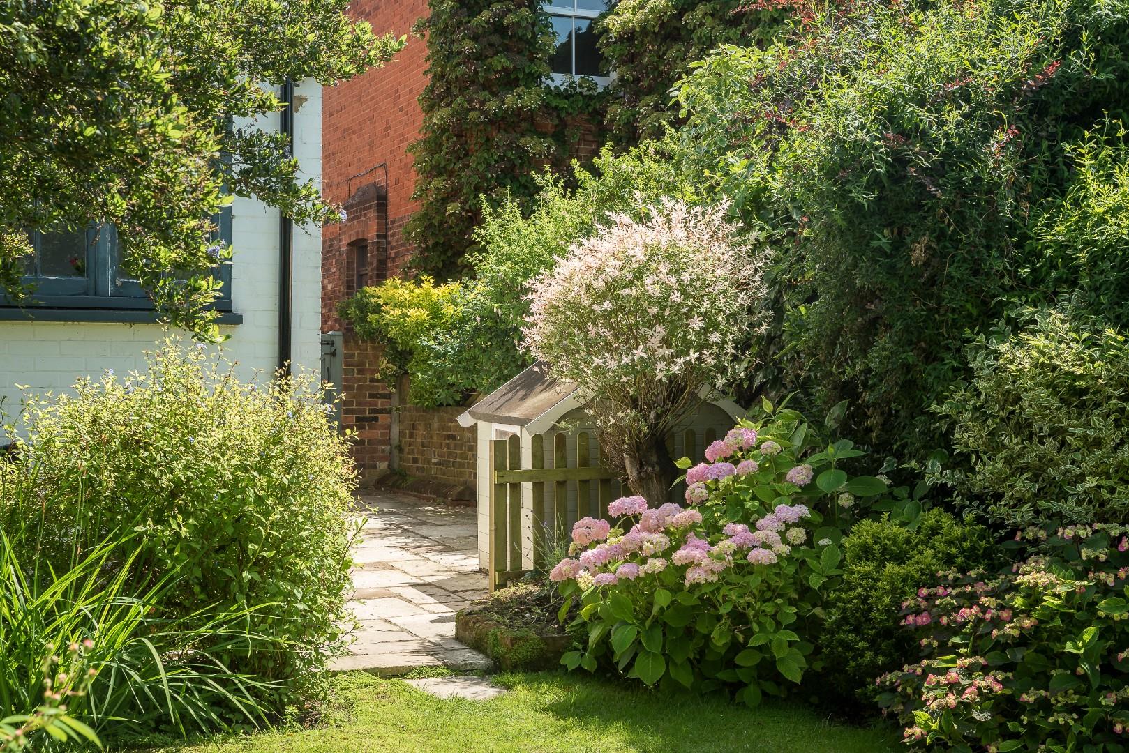 022 27 Cooper Rd, Guildford Hazeldine 20190627 MH1