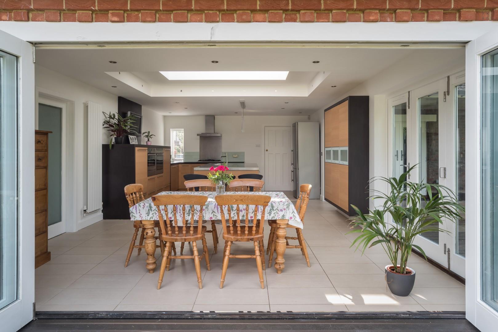 010 4 Ennismore Ave, Guildford 20190522 MH18096 Fi