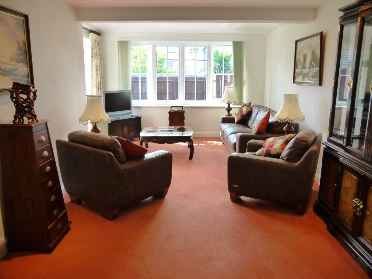 24 Hopkins Close - Living Room 1.jpg
