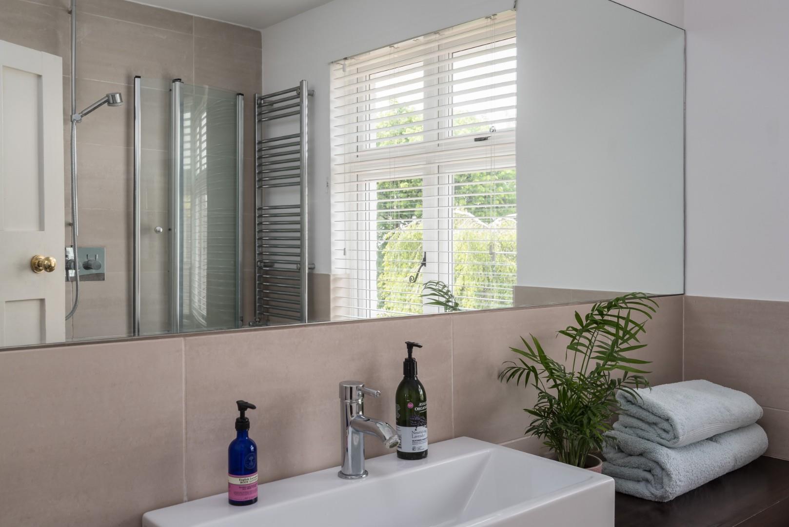 017 4 Ennismore Ave, Guildford 20190522 MH18264 Ed