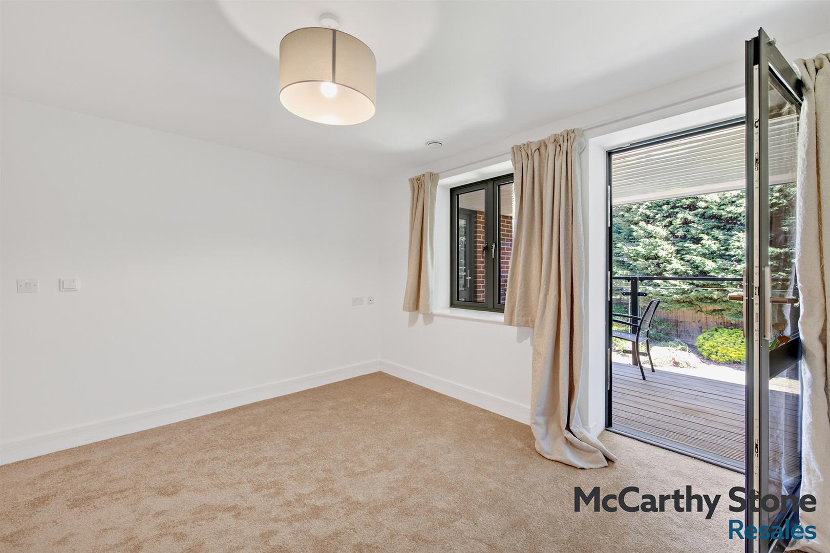 Mandeville Court, Darkes Lane, Potters Bar, Hertfordshire, EN6 1BZ