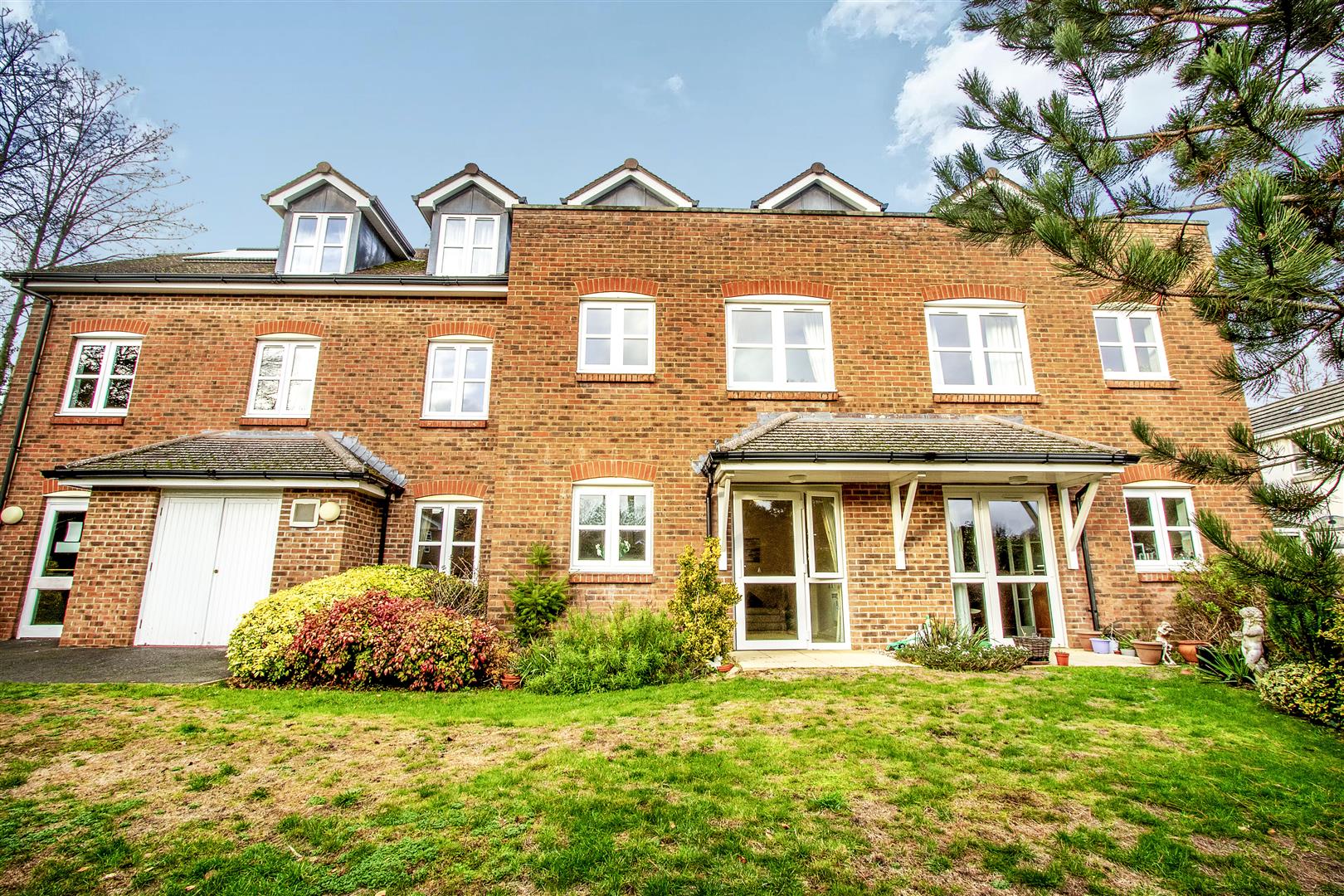 Radford Court, Tower Road, Liphook, GU30 7GR