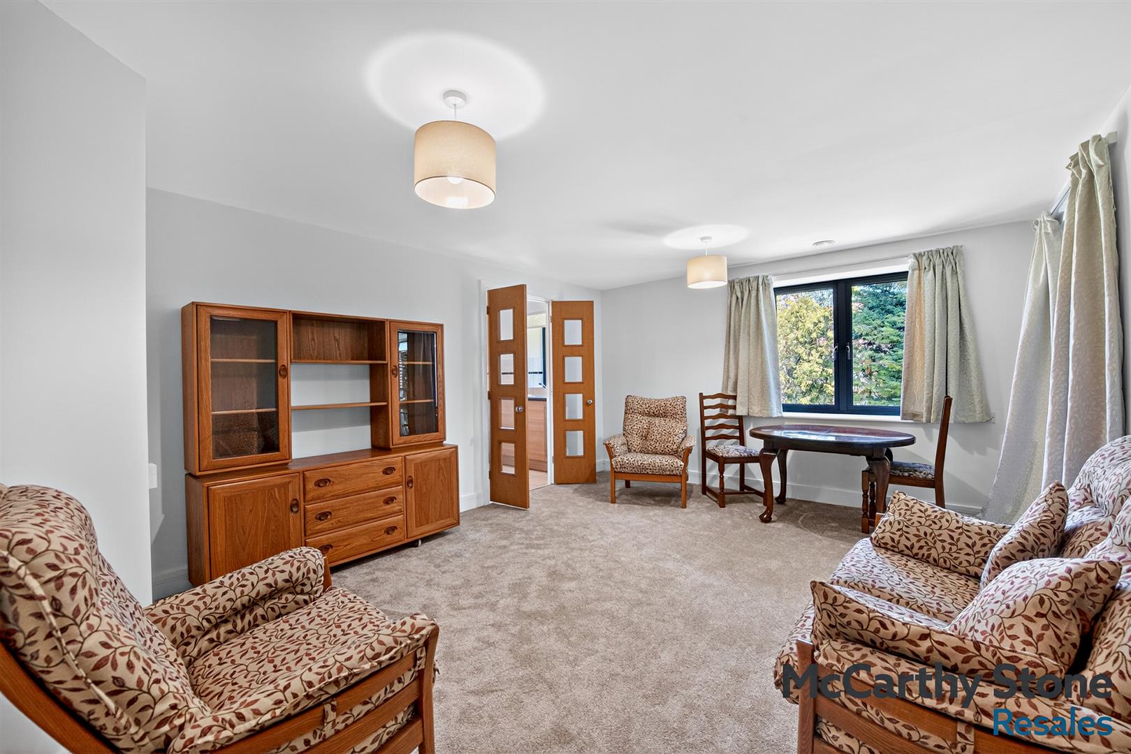 Mandeville Court, Darkes Lane, Potters Bar, Hertfordshire, EN6 1BZ