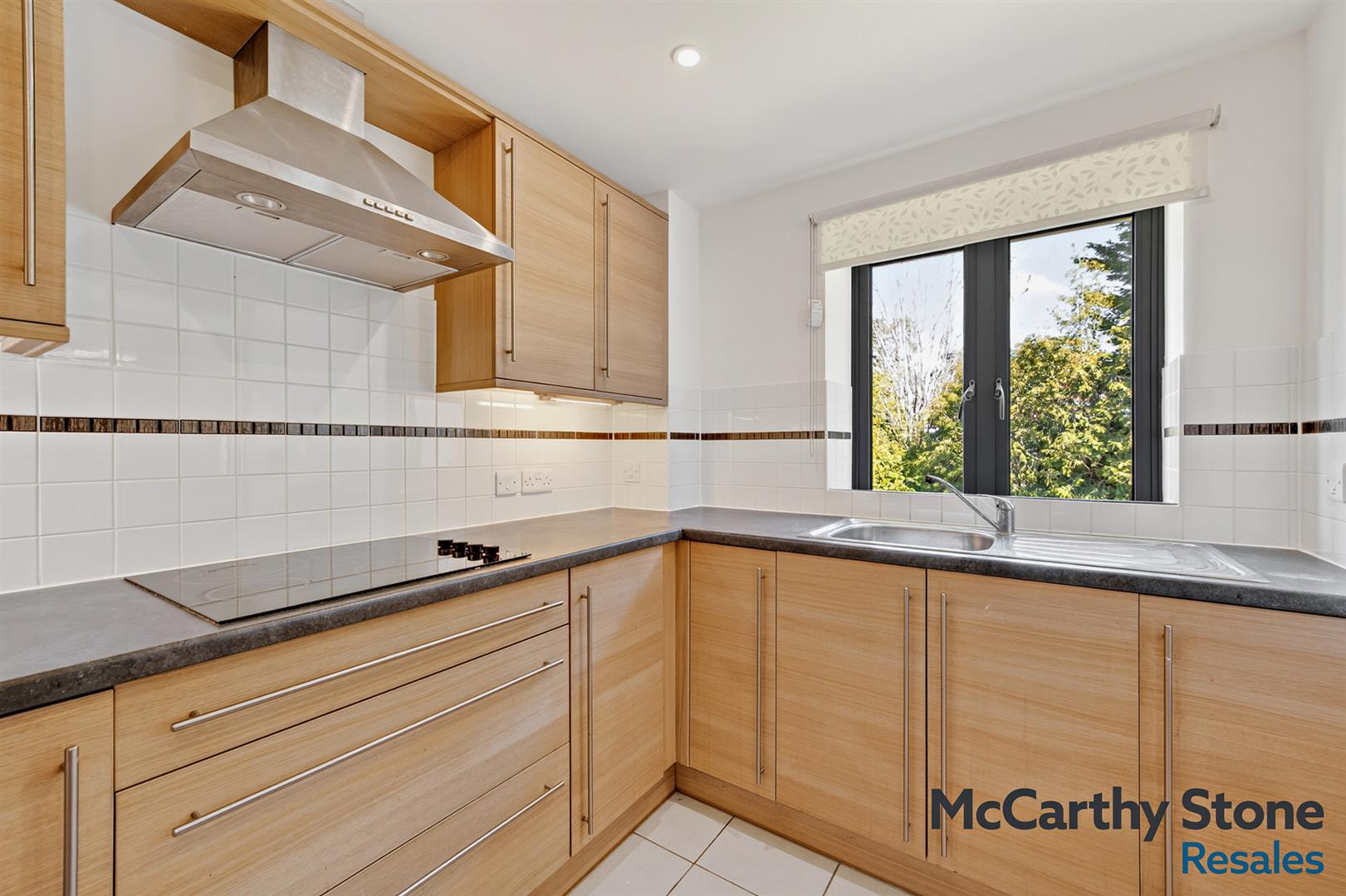 Mandeville Court, Darkes Lane, Potters Bar, Hertfordshire, EN6 1BZ