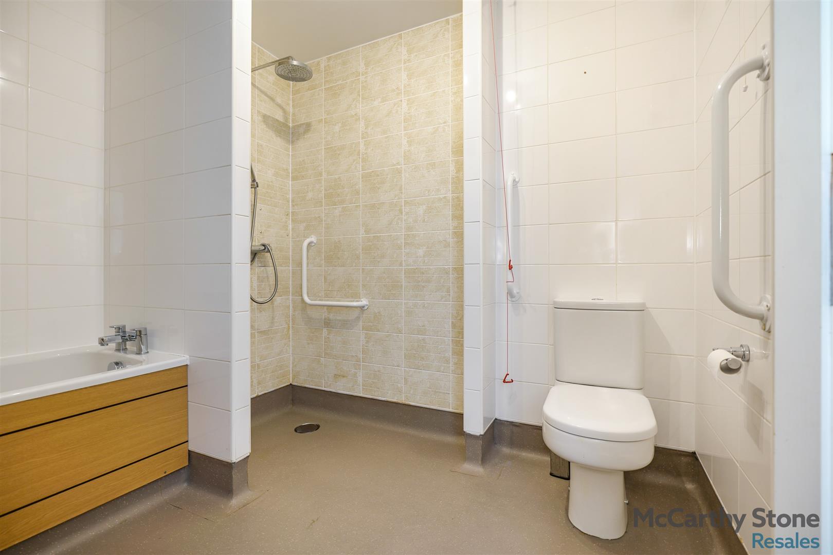 Lyle Court, 25 Barnton Grove, Edinburgh, EH4 6EZ