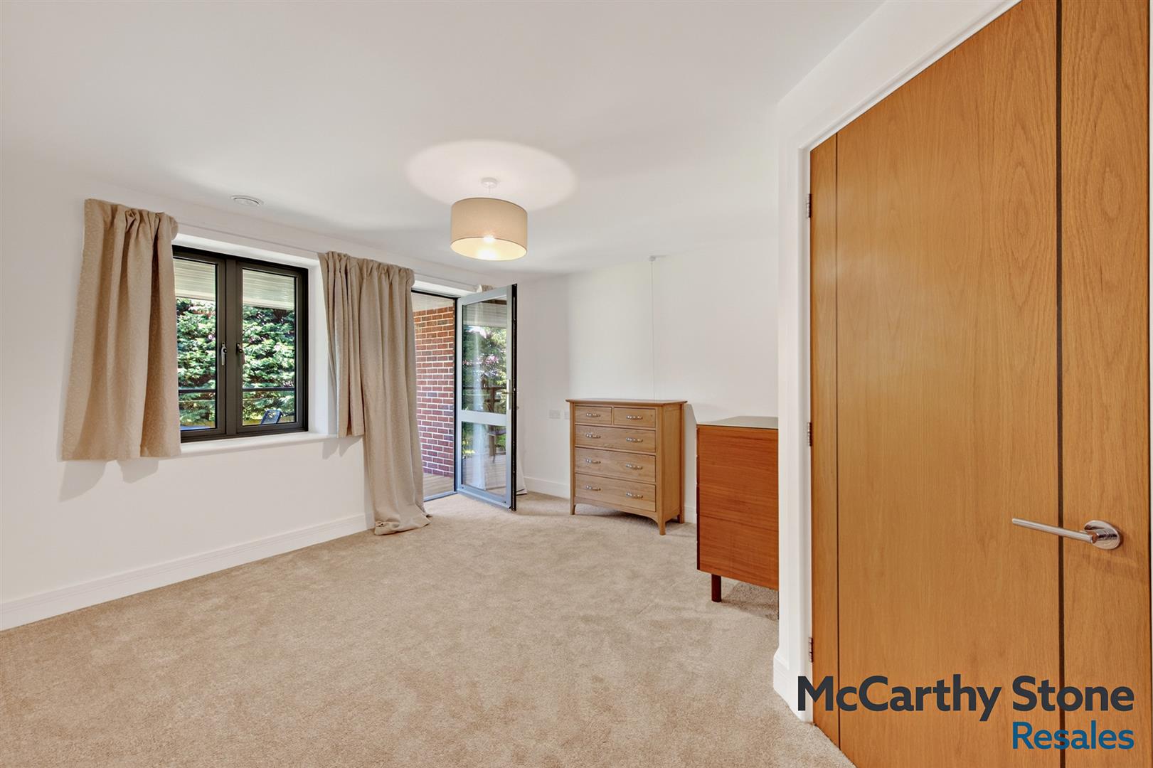 Mandeville Court, Darkes Lane, Potters Bar, Hertfordshire, EN6 1BZ