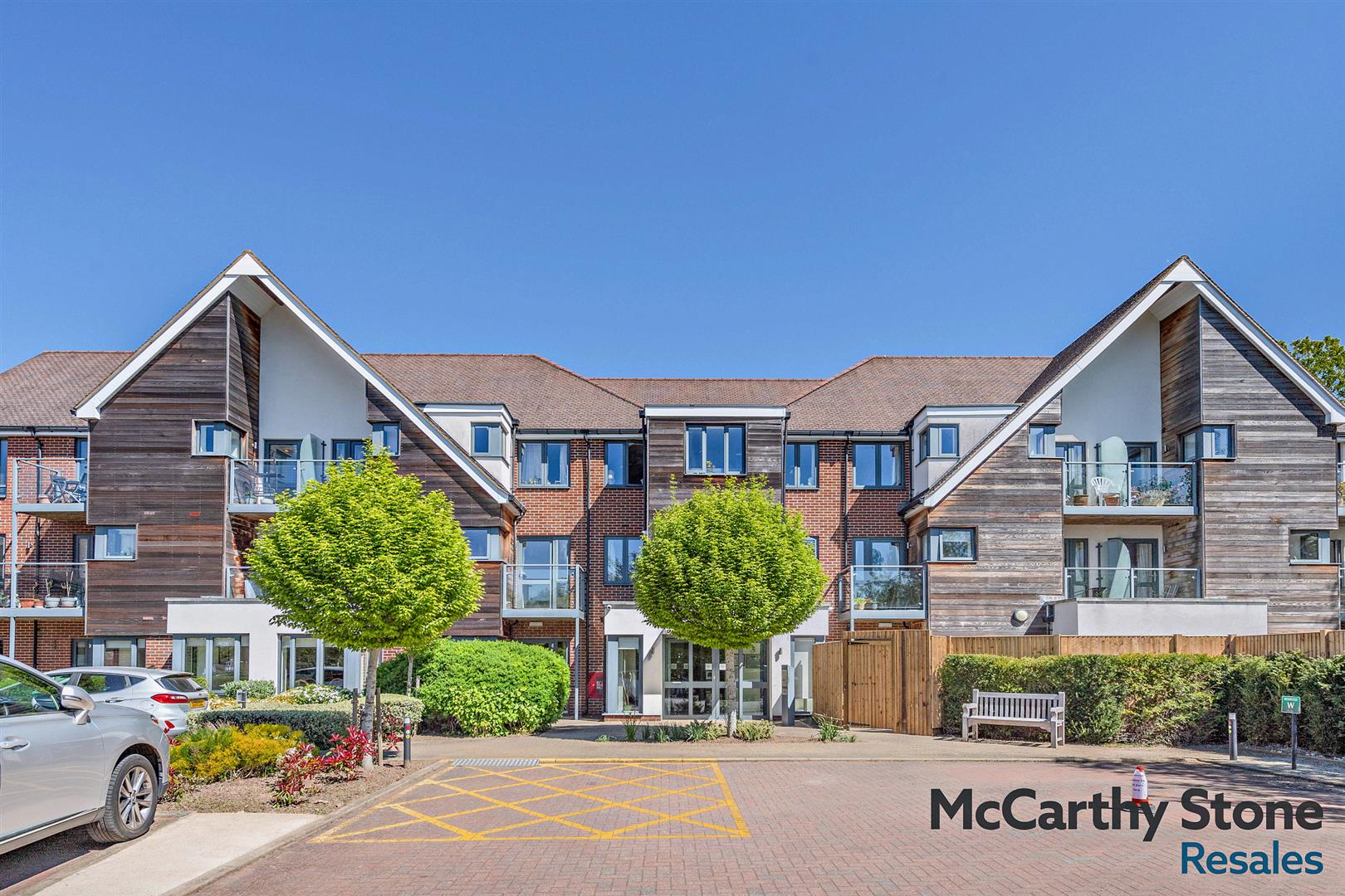 Mandeville Court, Darkes Lane, Potters Bar, Hertfordshire, EN6 1BZ