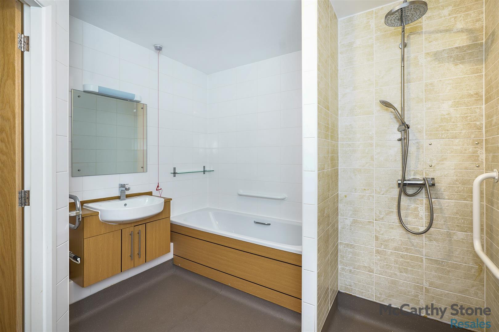 Lyle Court, 25 Barnton Grove, Edinburgh, EH4 6EZ