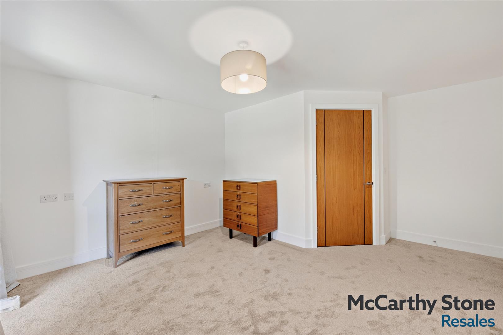 Mandeville Court, Darkes Lane, Potters Bar, Hertfordshire, EN6 1BZ