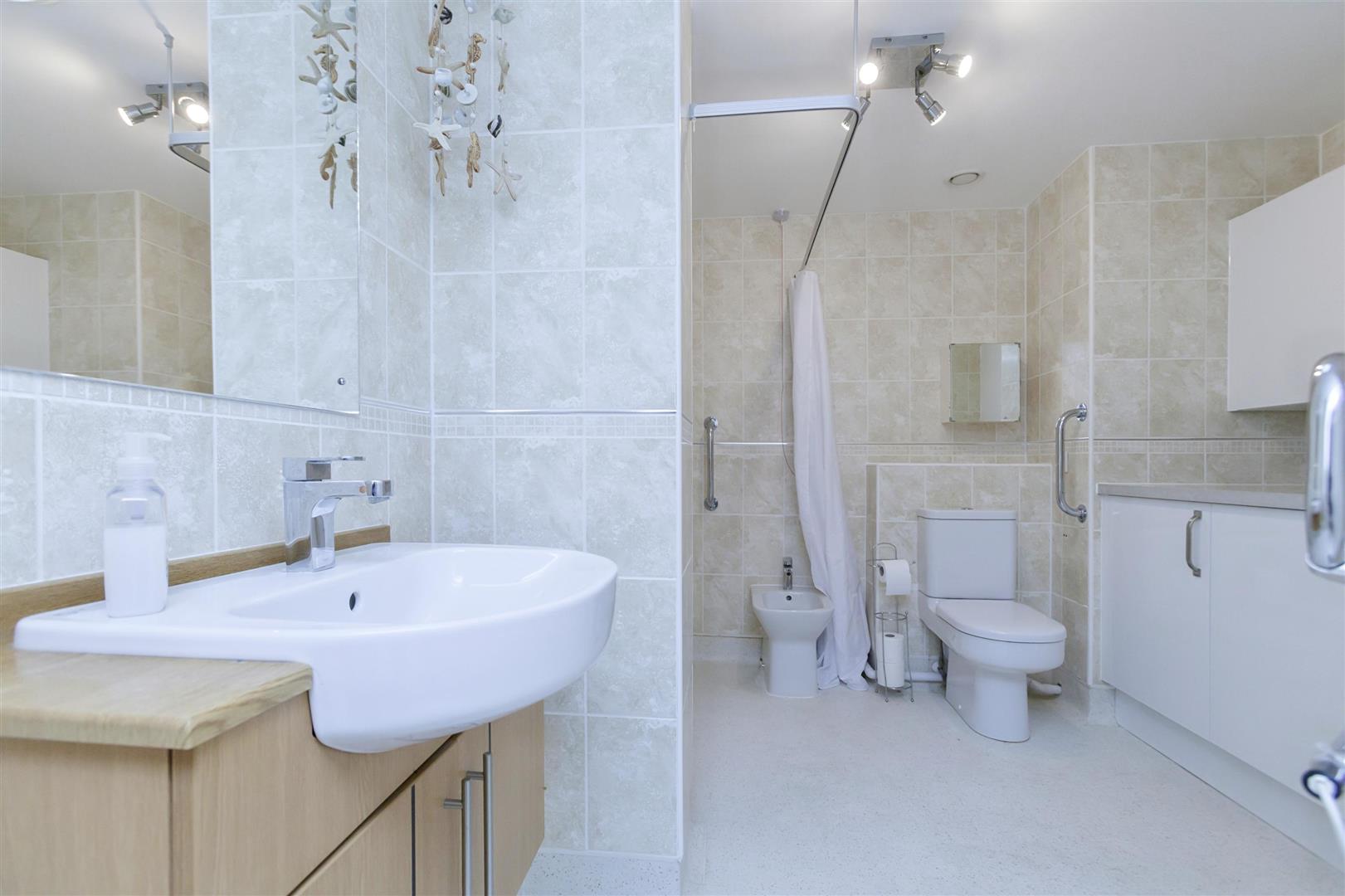 Glenhills Court, Little Glen Road, Glen Parva, Leicester, LE2 9DH
