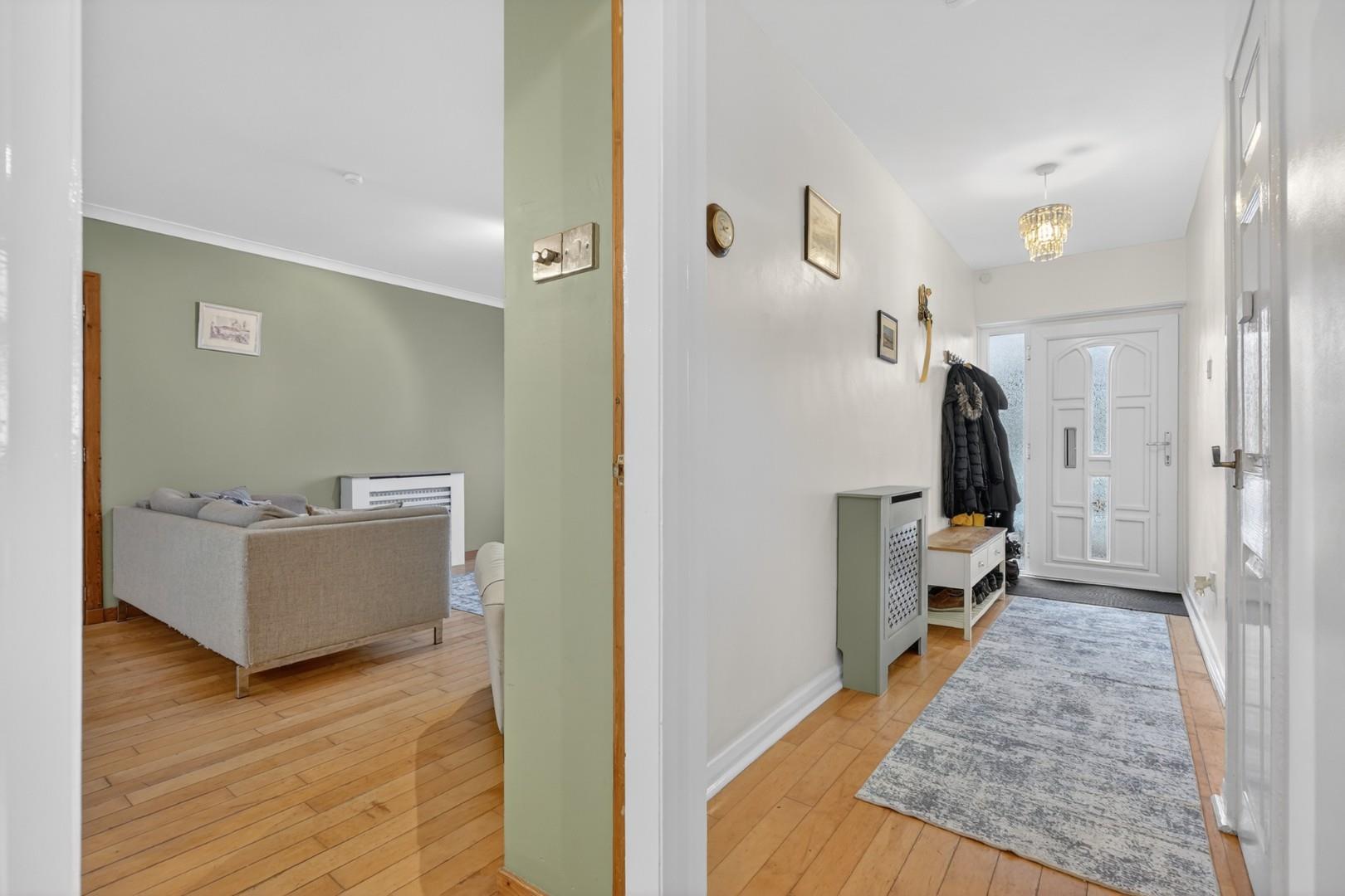 Phillips Avenue, Largs