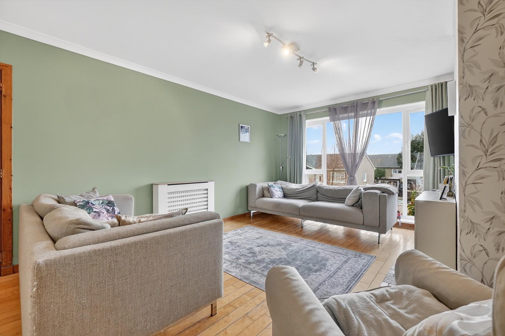 Phillips Avenue, Largs