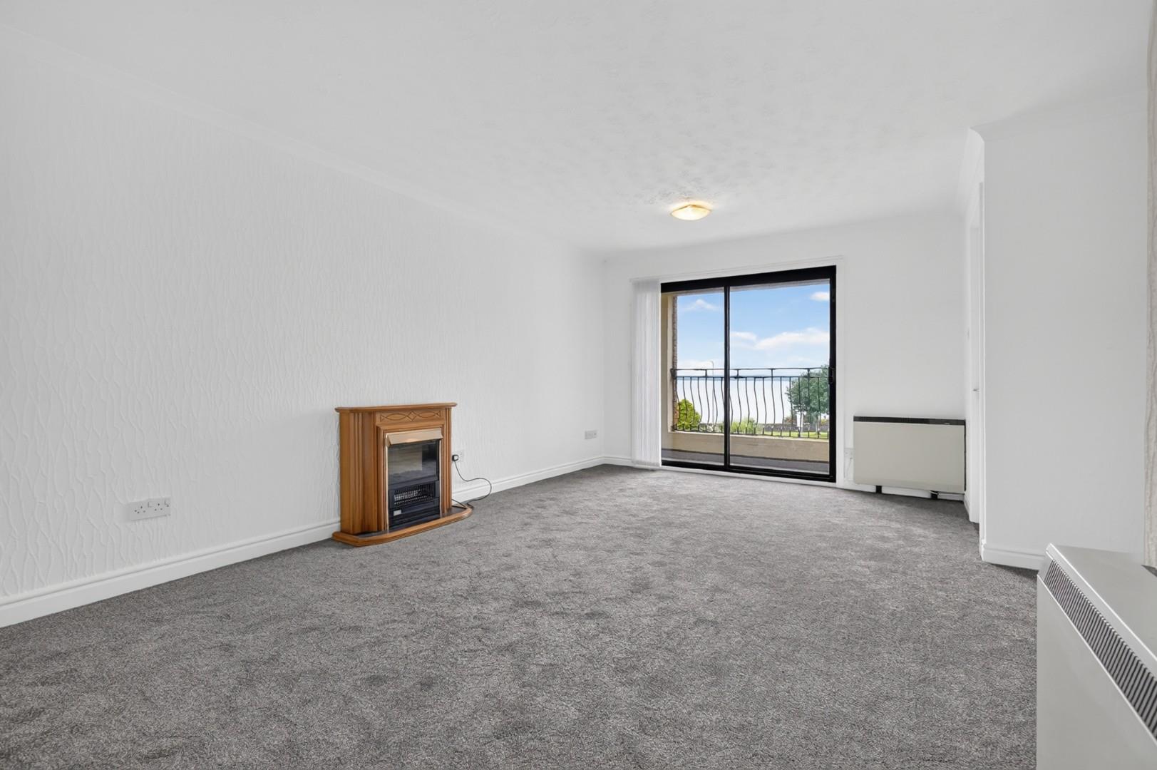 Hollywood, Largs