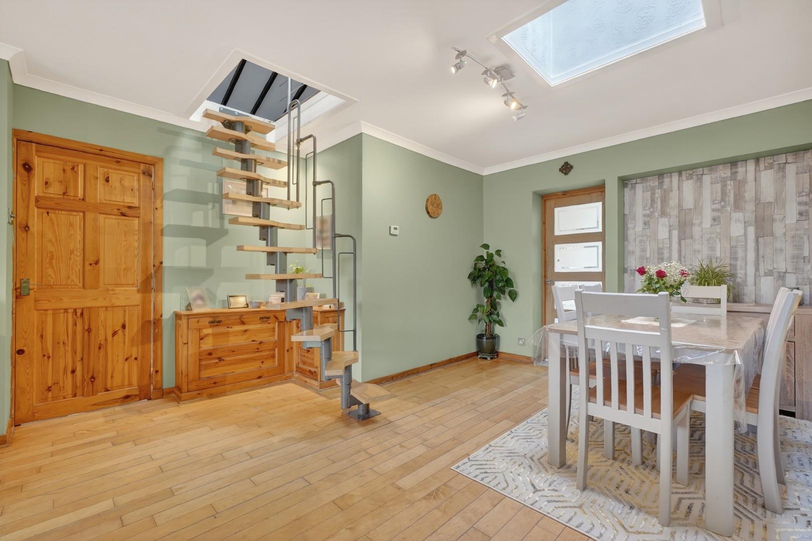 Phillips Avenue, Largs