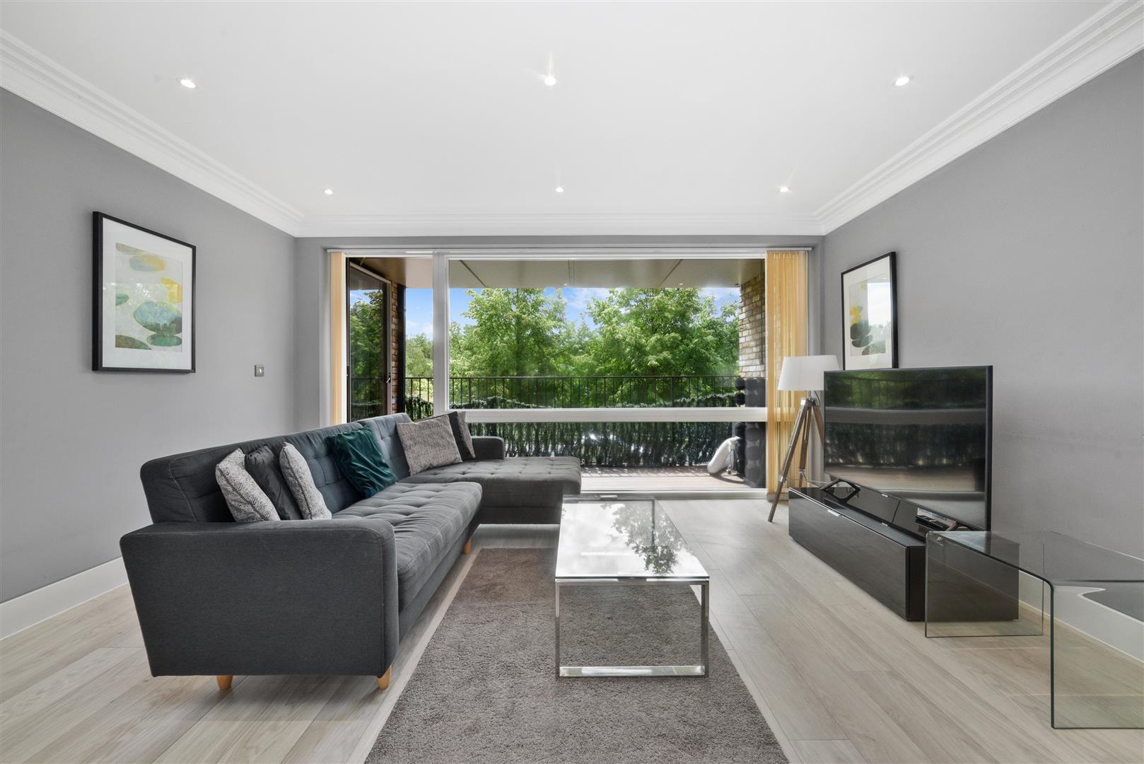 2 Bed, 2 Bath Property For Sale in Park Royal, NW10 7FZ