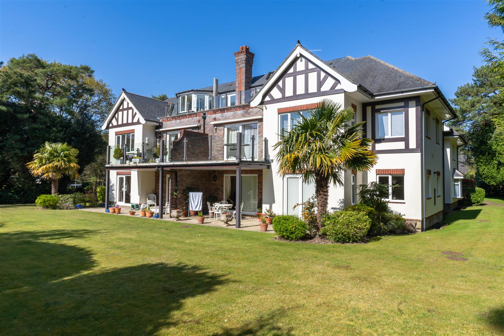 11 Nairn Road