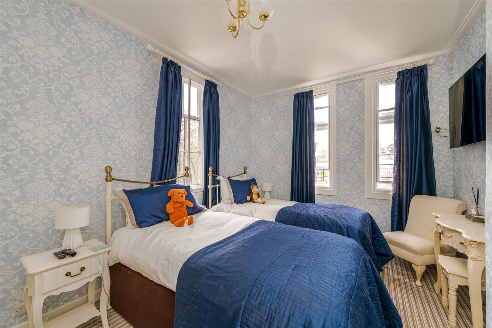 Pinewood House Gordon-13