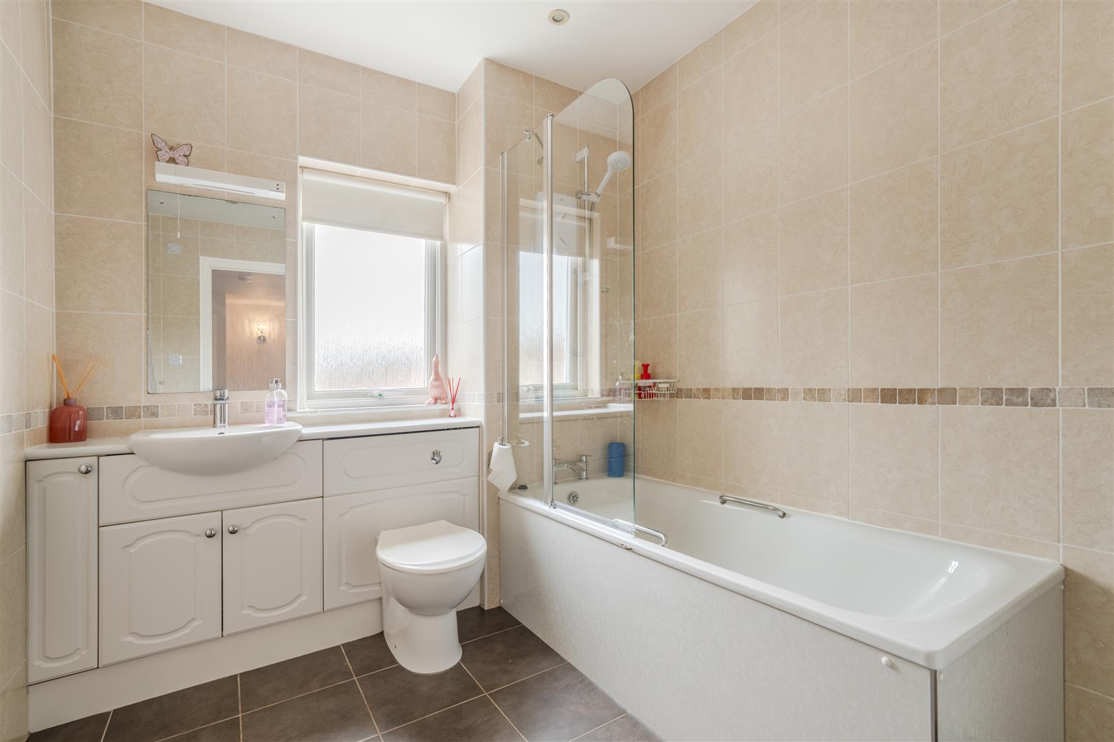 3_fairway_court_kelso-14