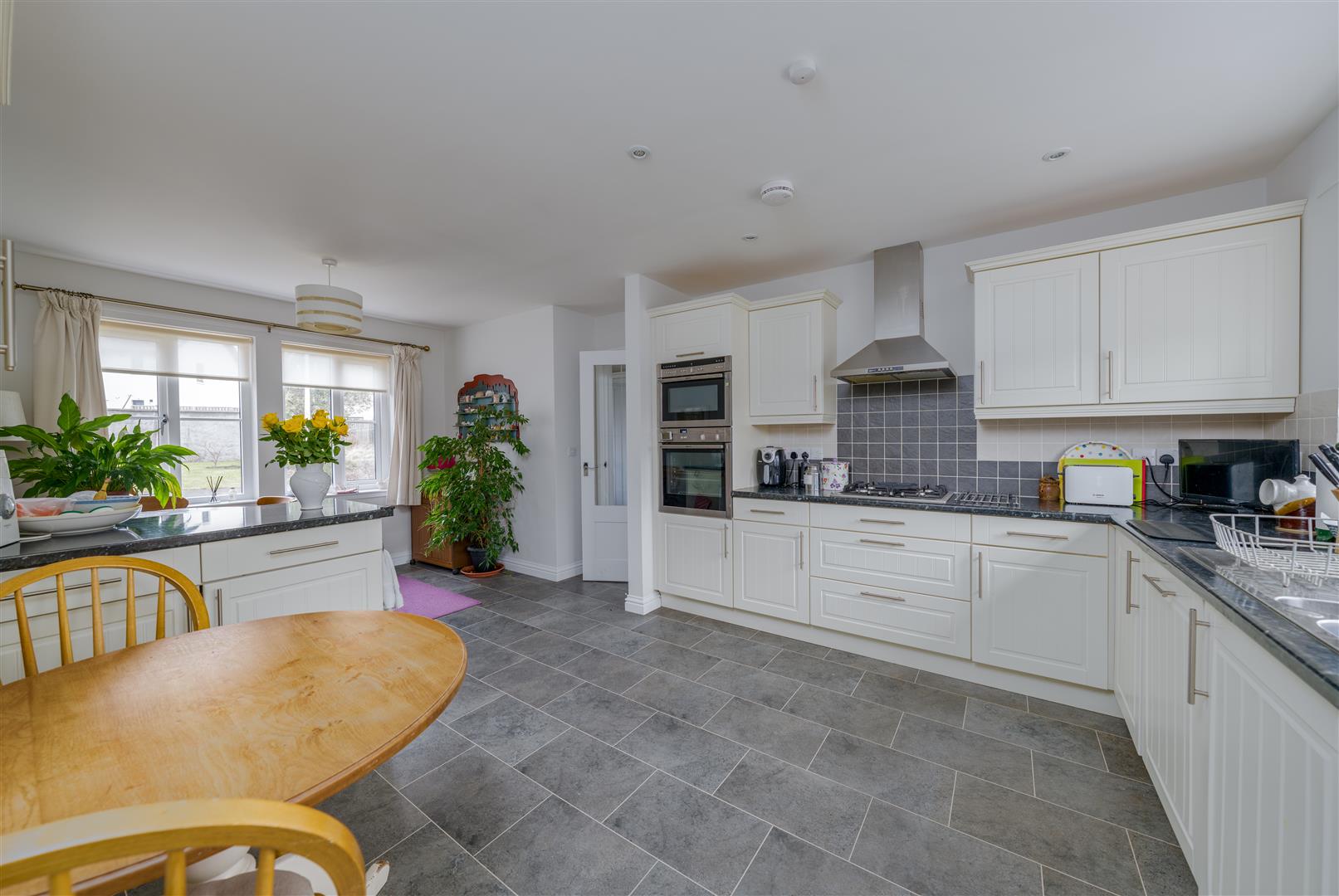 1 Queens Acre Kelso-08