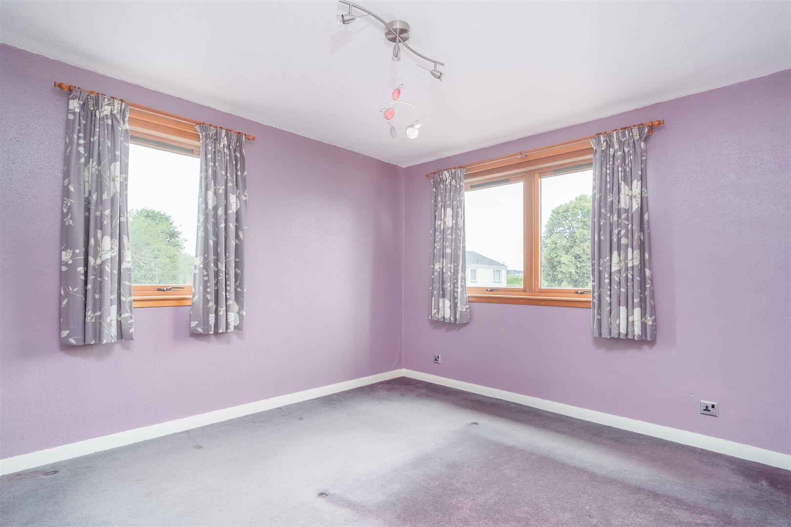 55_Queen's_Croft-09