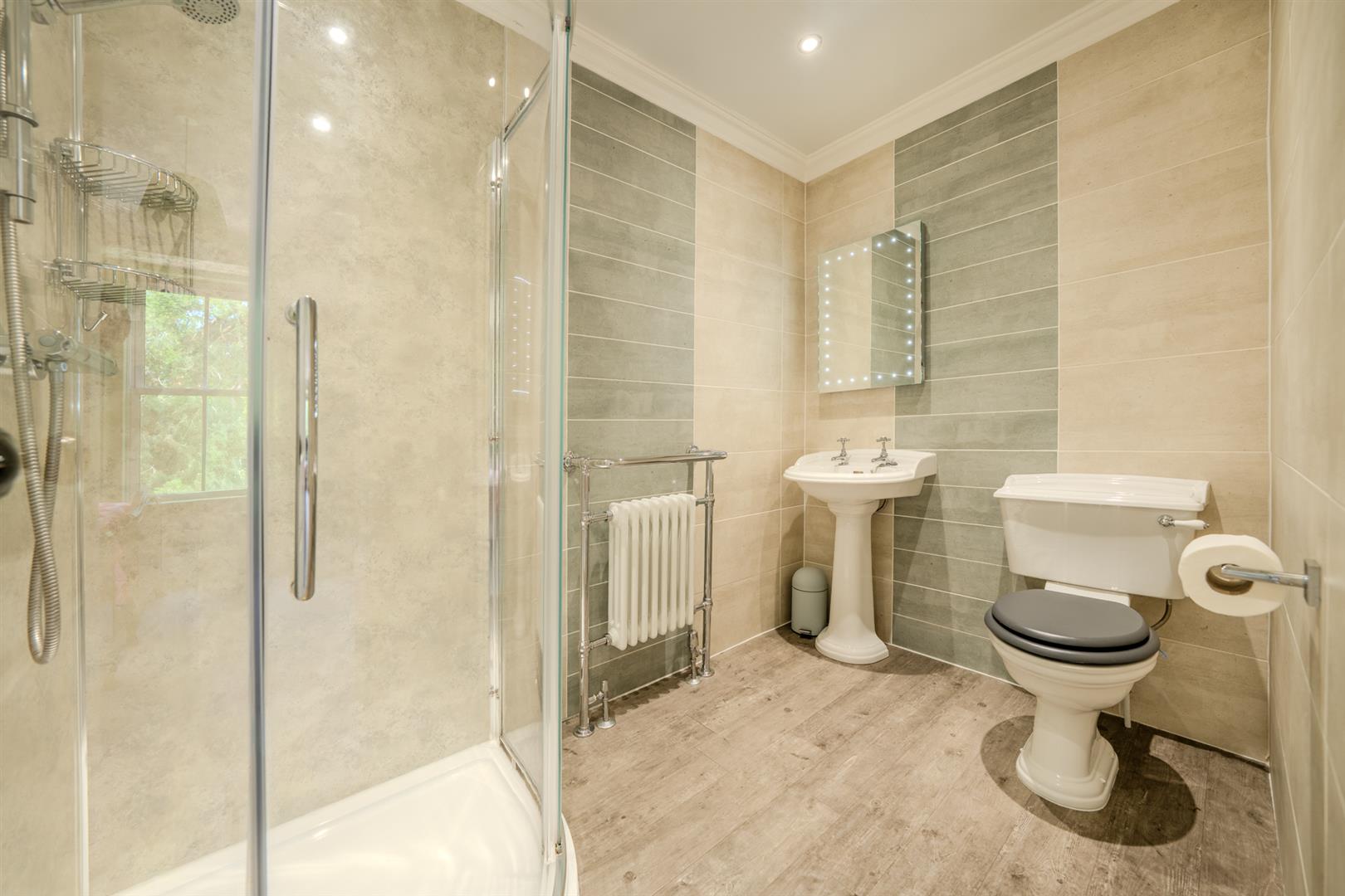 Upper_Apartment_2_Manorhill-17
