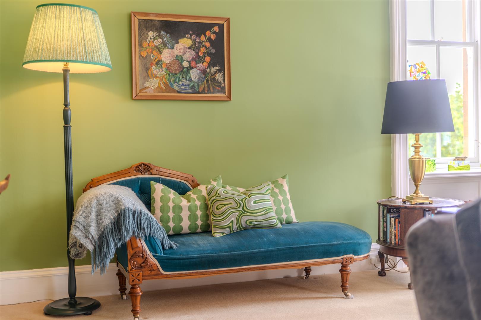 Upper_Apartment_2_Manorhill_LIFESTYLE-3
