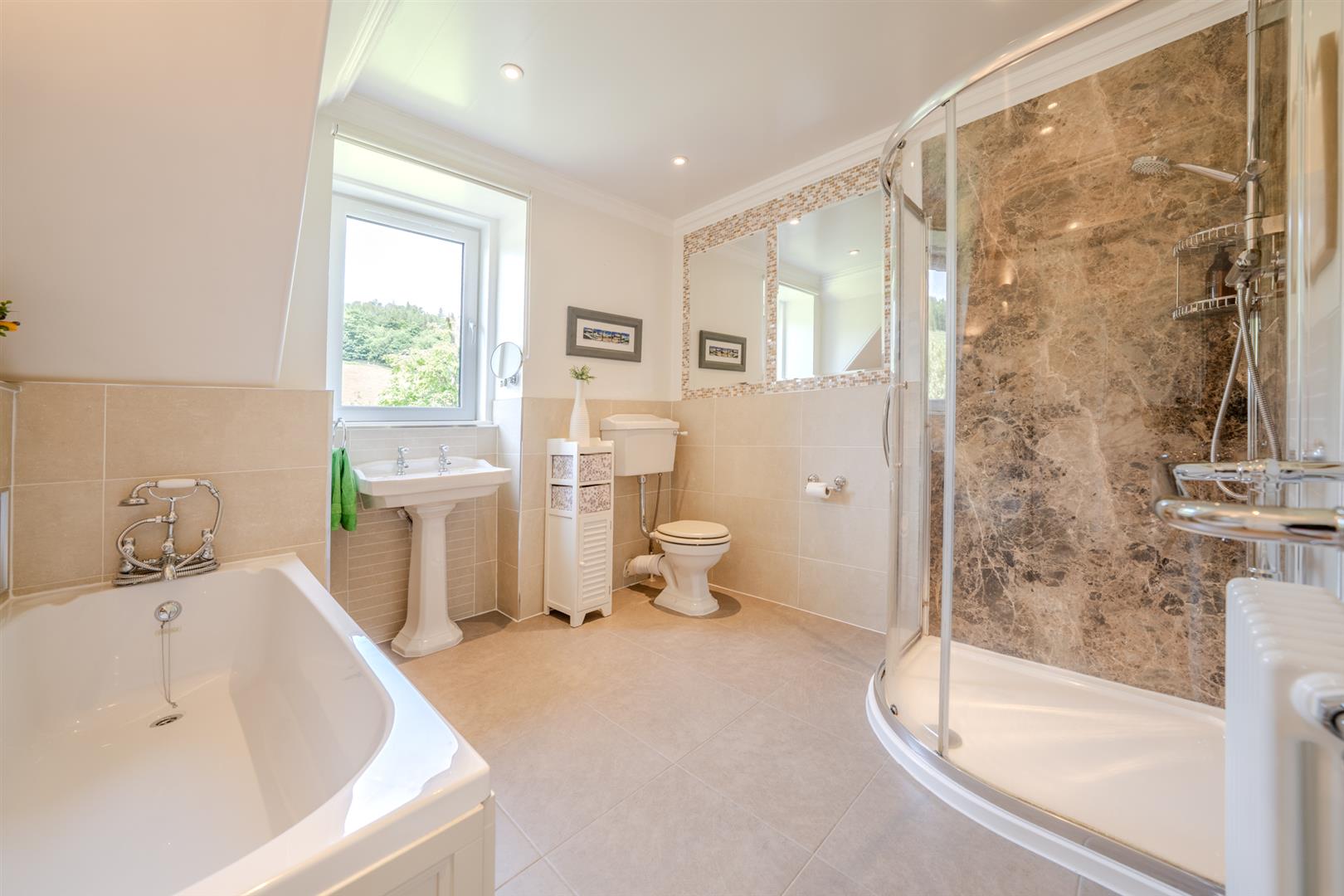 Upper_Apartment_2_Manorhill-18