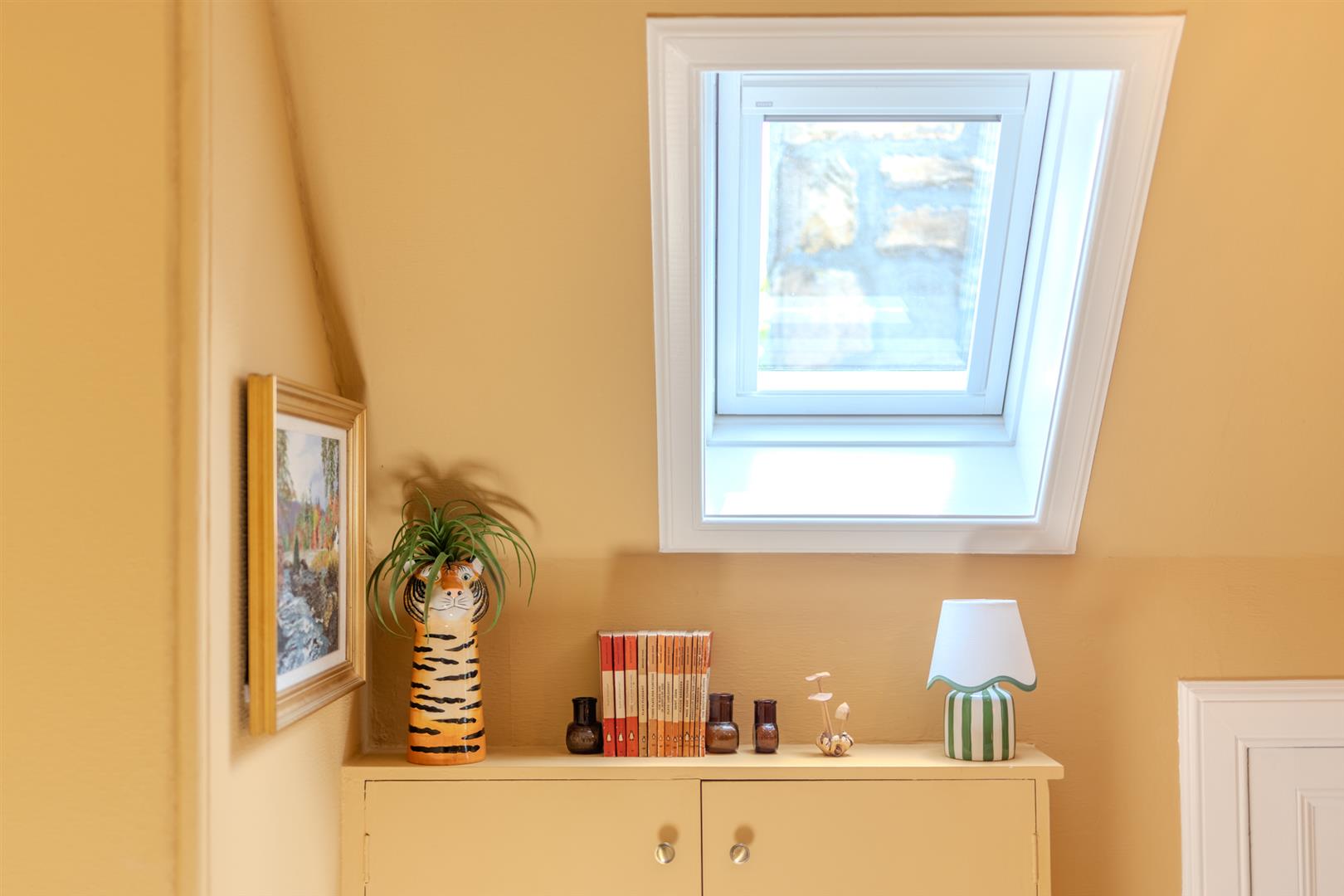 Upper_Apartment_2_Manorhill_LIFESTYLE-8