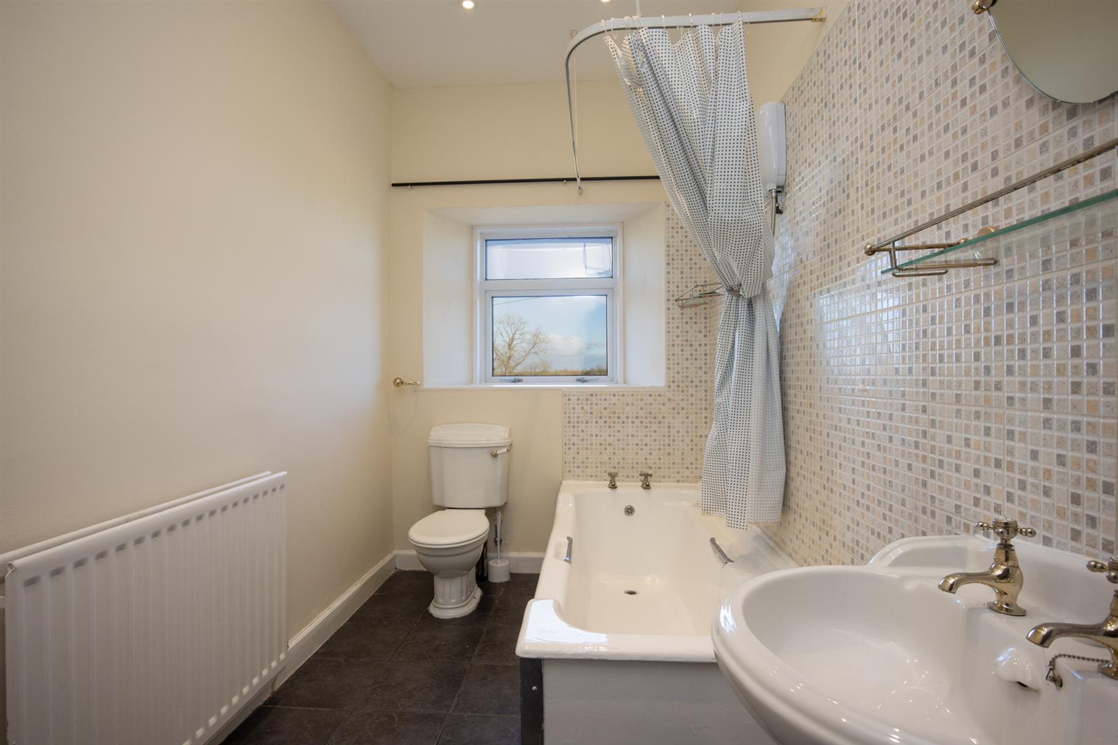 newlands-farmhouse-14 Bathroom