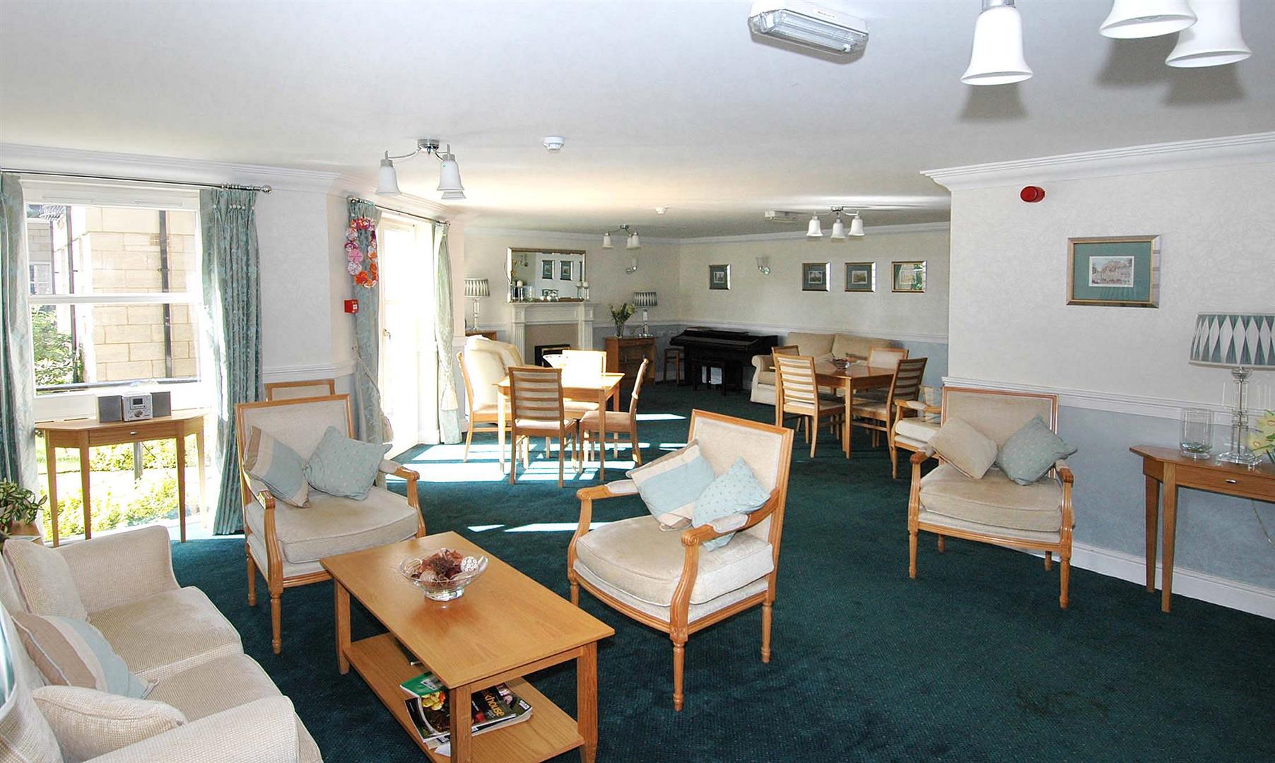 8b-17KerfieldCourtCommunalLoungePrint