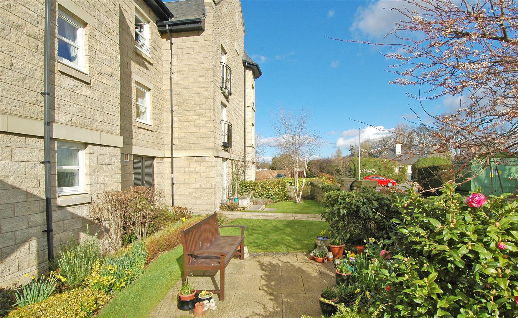 7h-17KerfieldCourtSeatingAreaPrint.