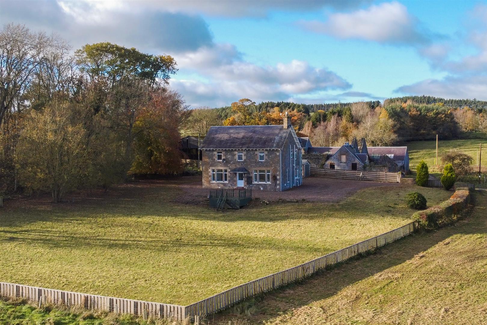 newlands-farmhouse-26 House and Paddock