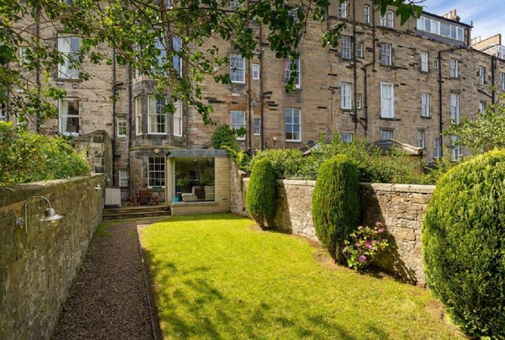 Garden facing towards garden room