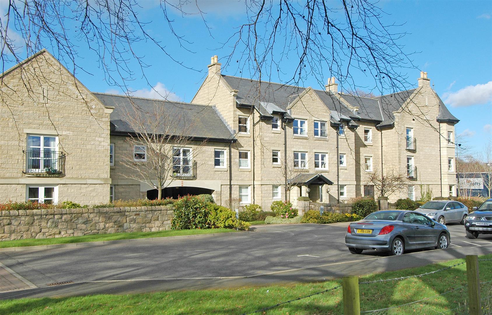 7b-17KerfieldCourtFrontOfBuildingPrint.