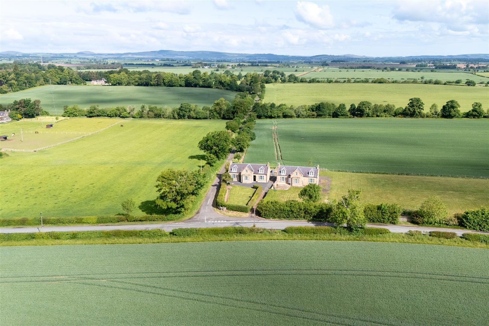 1_Swinton_Bridge_End_Farm_Cottage-43