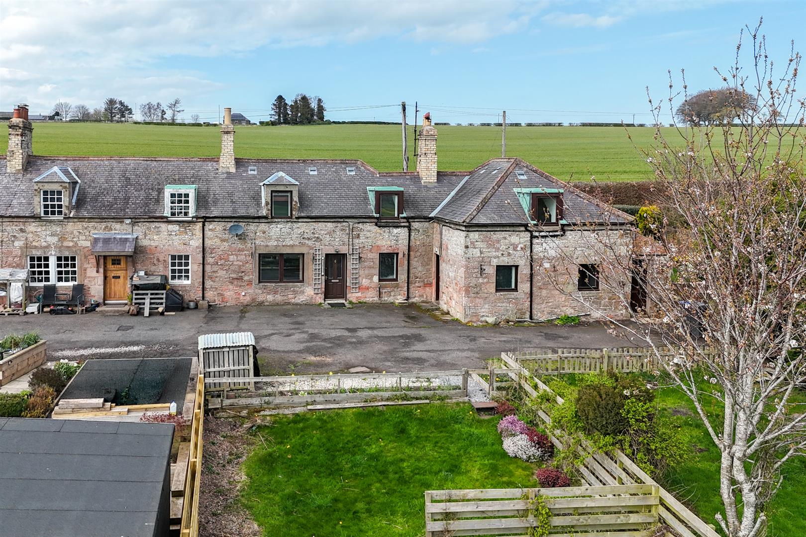 2_maines_cottages_externals-2