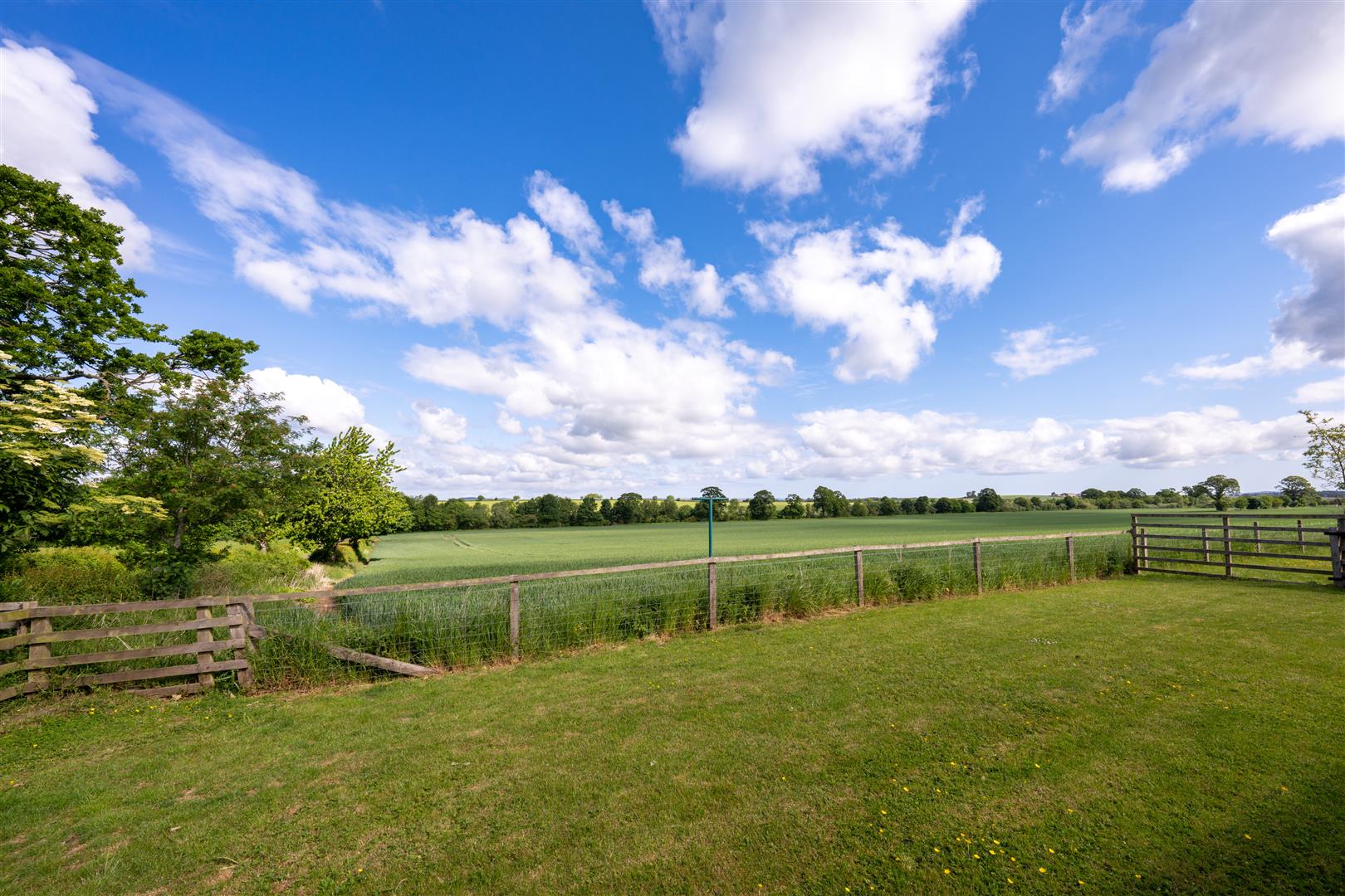 1_Swinton_Bridge_End_Farm_Cottage-38