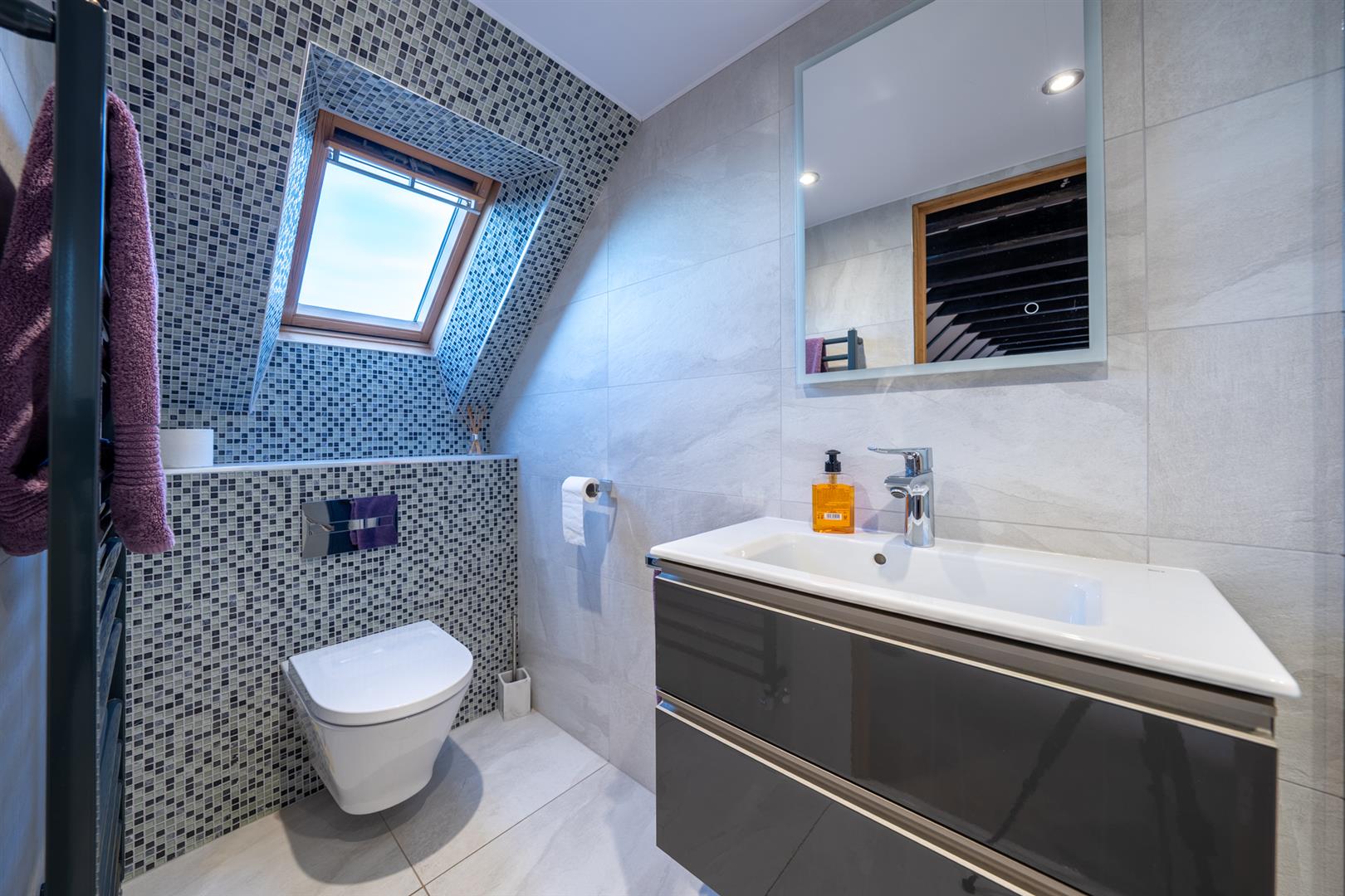 The Blue House Cowdrait-21