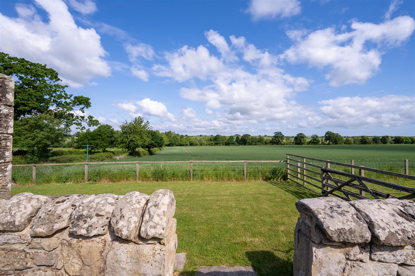 1_Swinton_Bridge_End_Farm_Cottage-36