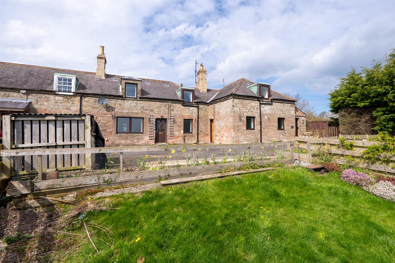 2_maines_cottages_externals-8